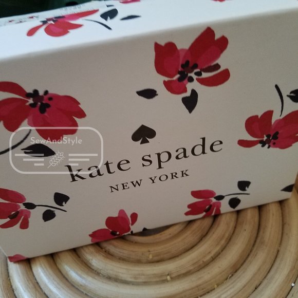 BOXED CARD HOLDER KATE SPADE KEY FOB STACI TEA GARDEN FLORAL BRAND NEW - Picture 7 of 7
